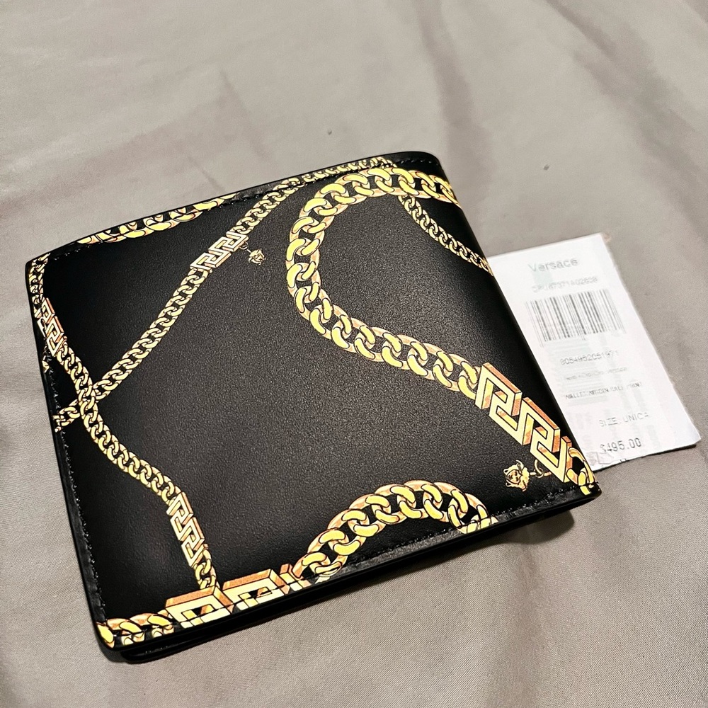 VERSACE WALLET NEW!!2022 W/TAGS
Gold Chain La Medusa MENS Bi-fold coin flap - Picture 3 of 8